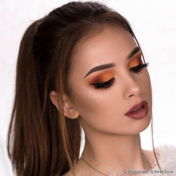As sombras laranja e amarela s?o perfeitas para quem quer incluir os tons quentes na make (Foto: Instagram @denitslava)